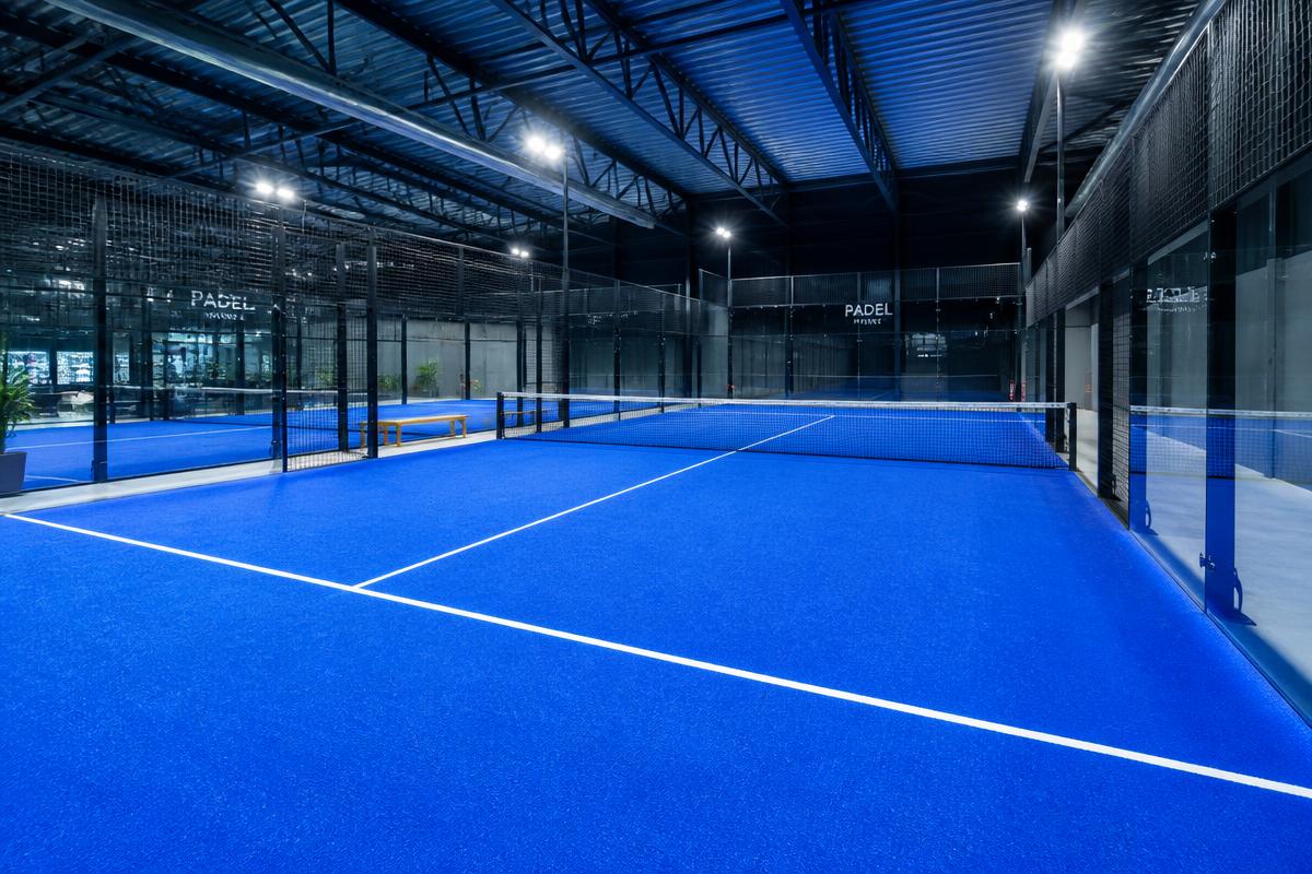 Lapangan padel indoor